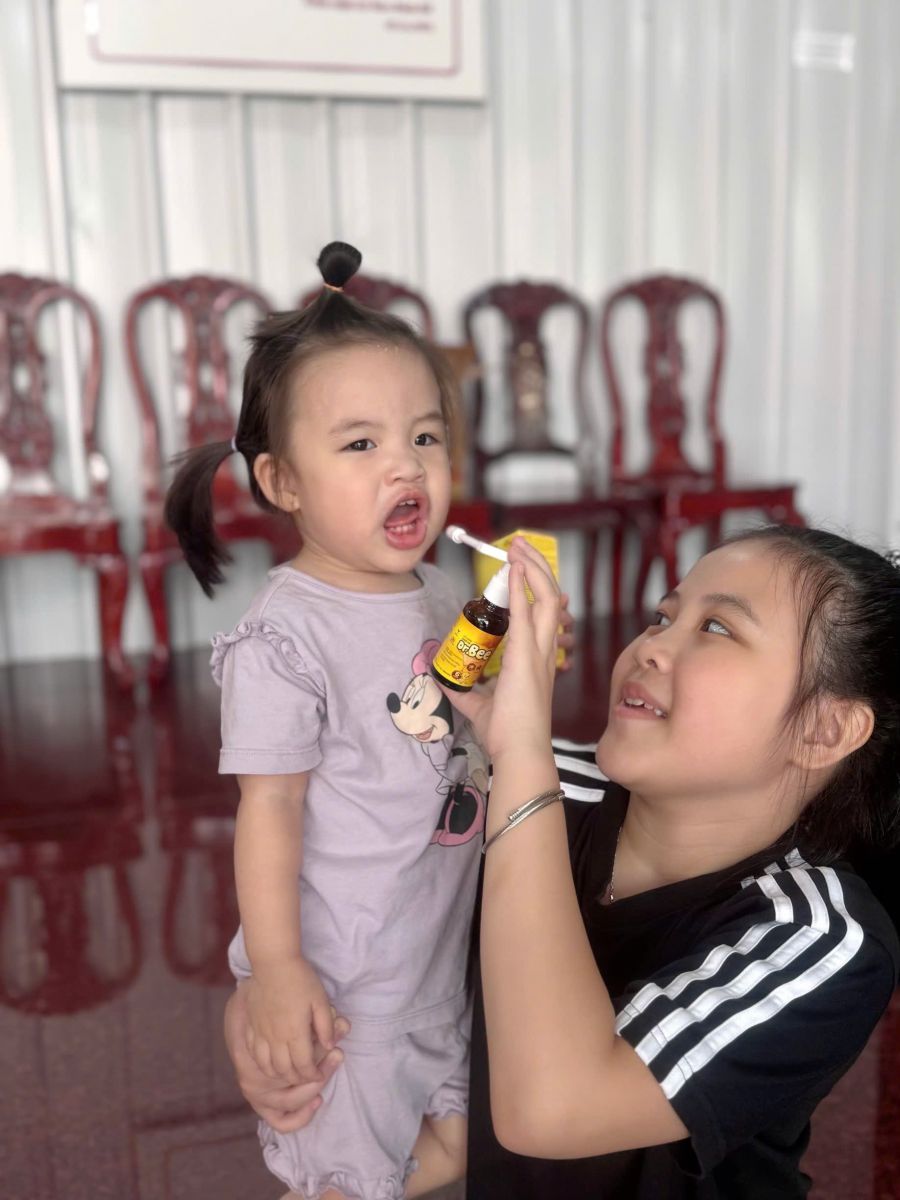 Xịt họng giảm ho tác động trực tiếp lên niêm mạc họng bị viêm, giúp giảm ho nhanh